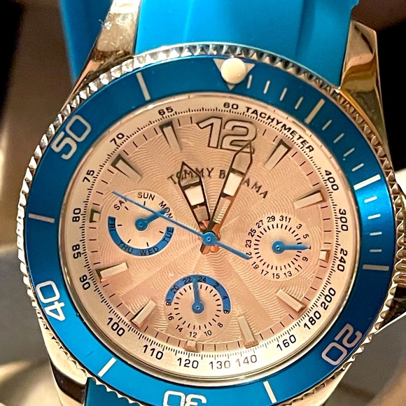 Women’s Tommy Bahama wrist watch w/ original box . - Picture 1 of 6